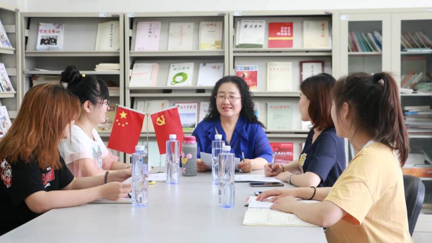 楊松教授指導學生-----.jpg
