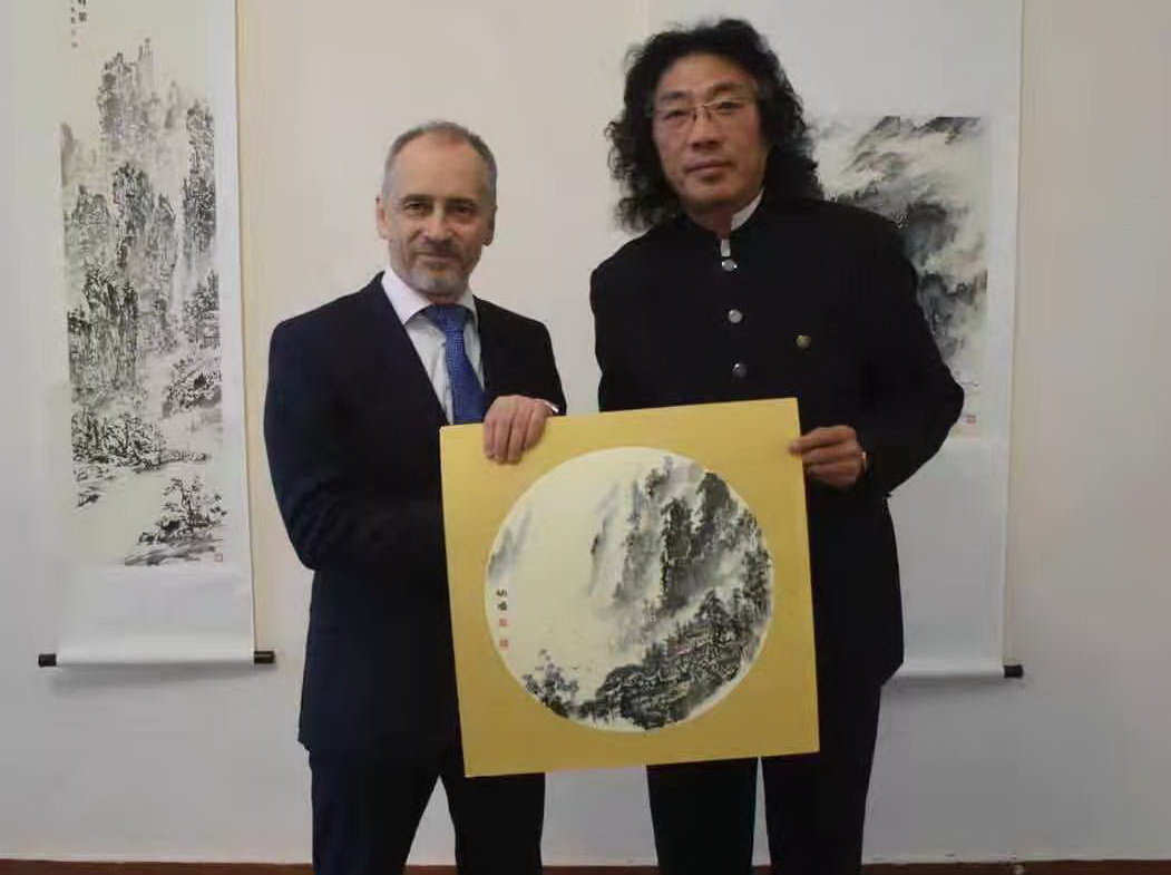 托木斯克國立大學(xué)副校長雷坤與趙院長合影.jpg